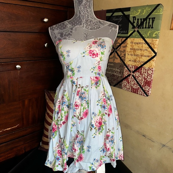 Derek Heart Dresses & Skirts - Derek Heart Strapless Floral Dress - White and Pink